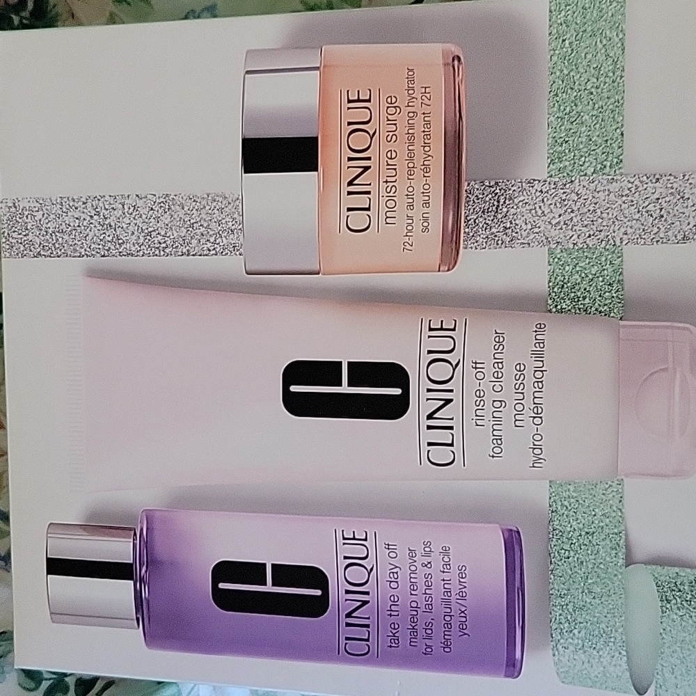 CLINIQUE DELUXE SKINCARE SET
